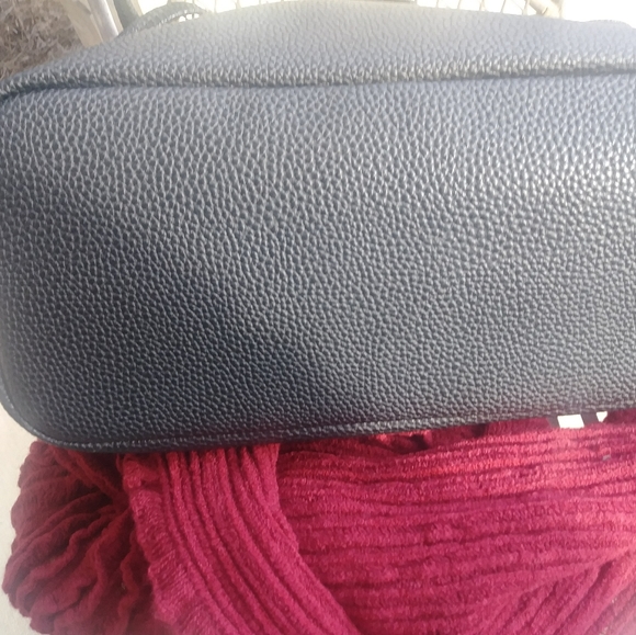 NEW APT. 9 Soft Tote Black - Picture 3 of 8